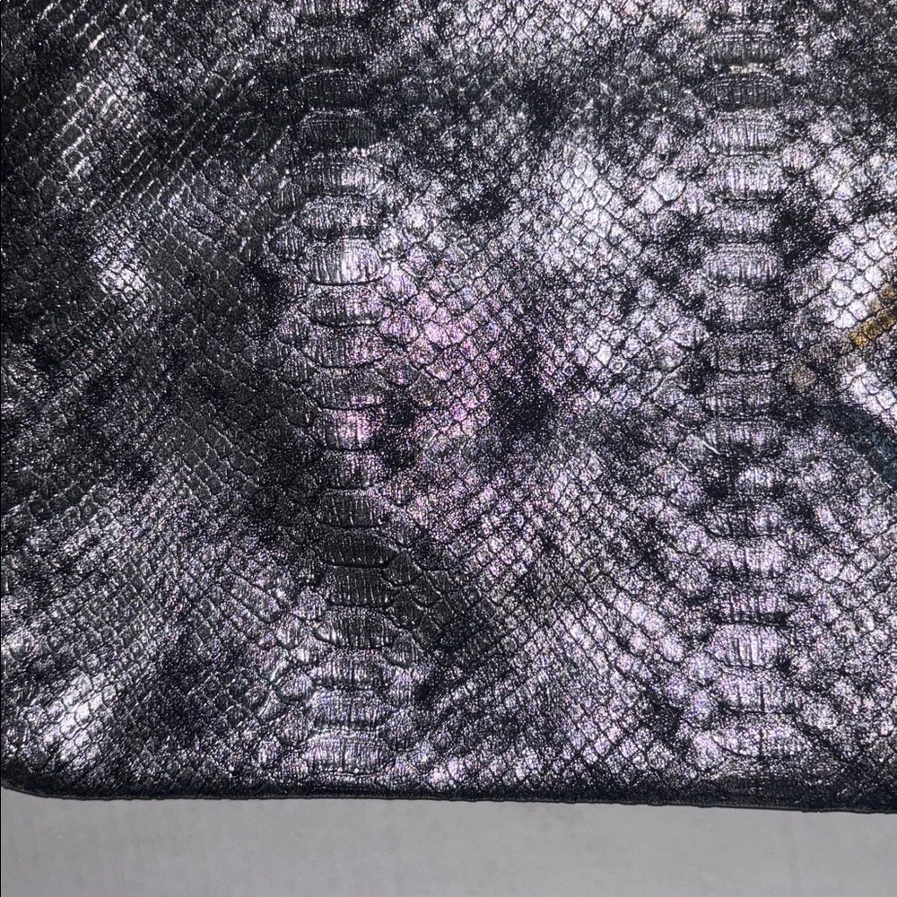 BLACK SILVER METALLIC FAUX SNAKESKIN DESIGN CLUTCH SOFT PLEATHER LIKE MATERIAL